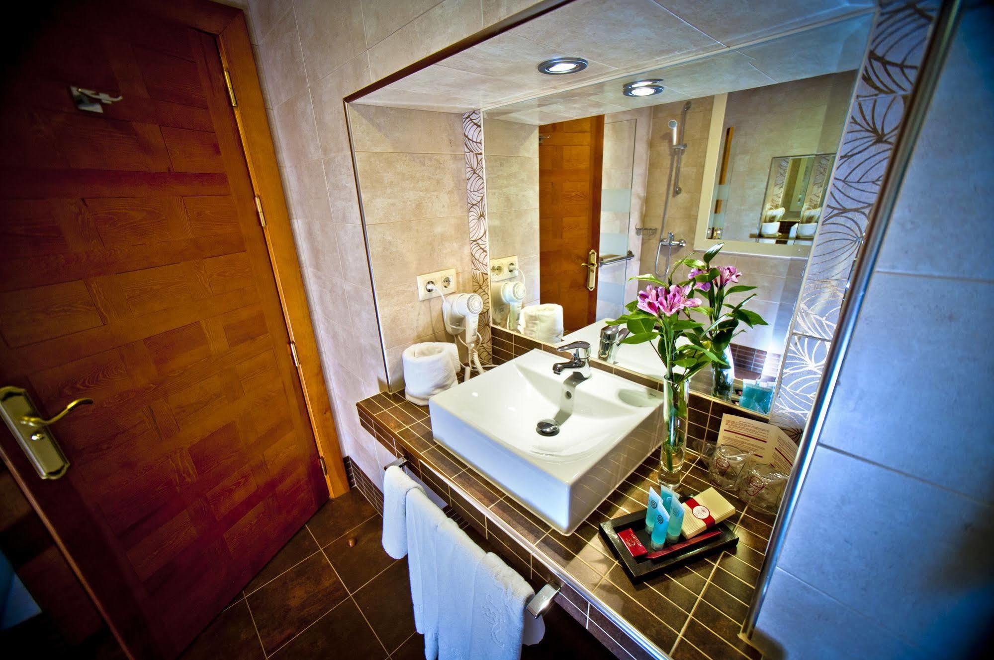 Hotel Condes De Castilla Segovia Bagian luar foto
