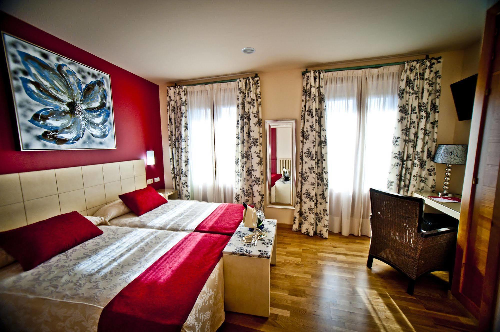 Hotel Condes De Castilla Segovia Bagian luar foto